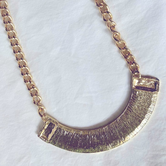 Two Statement Necklaces, Both Unmarked, Retro Costume Jewelry, 1 Gold & 1 Bronze - Picture 6 of 16